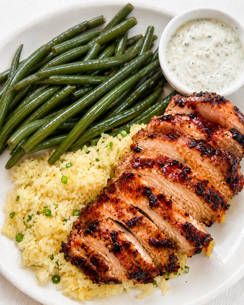 Monday (8/17): Sweet Tea & Pepper Jelly Grilled Chicken with a Buttermilk Herb Crema, Lemon-Scallion Butter Rice and Smoky Garlic Green Beans (Gluten-Free)