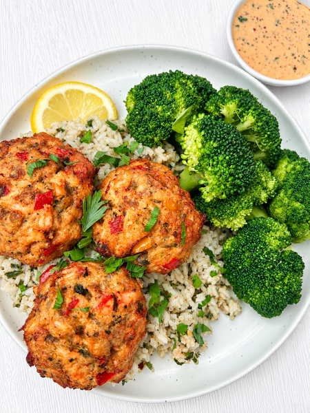 Thursday (9/24): Mini Salmon Cakes with Sriracha-Lemon Aioli over Lemon-Pesto Jasmine Rice & Steamed Broccoli (Gluten-Free, Dairy-Free)
