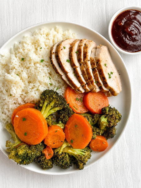 Wednesday (9/9): Seared Pork Tenderloin with a Smoky Bourbon BBQ Sauce, Jasmine Rice, and Honey-Glazed Carrots & Broccoli (Gluten-Free, Dairy-Free)