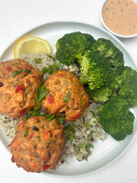 Mini Salmon Cakes with Sriracha-Lemon Aioli over Lemon-Pesto Jasmine Rice & Steamed Broccoli (Gluten-Free, Dairy-Free)